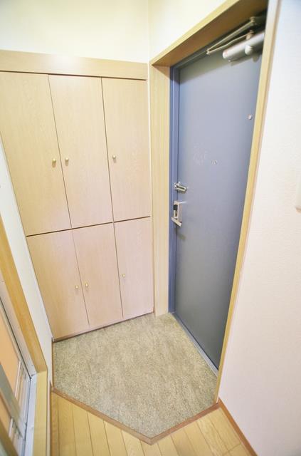 ����3