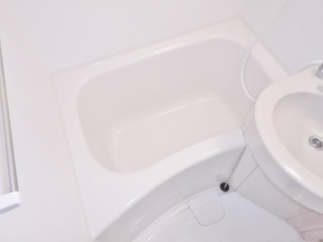 ����4