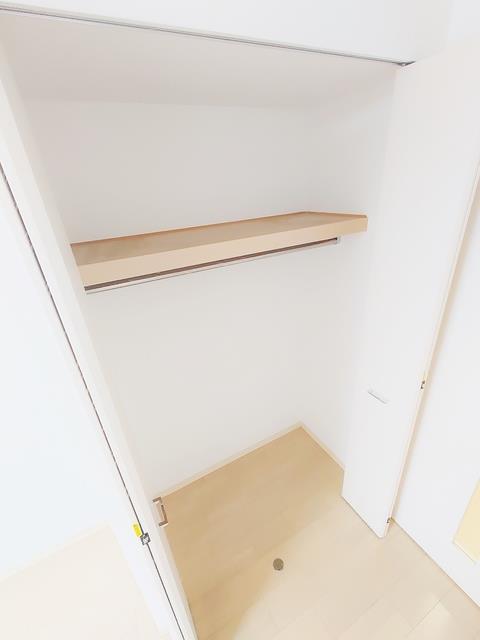 ����8