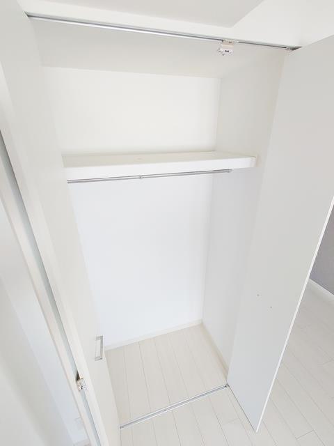 ����8
