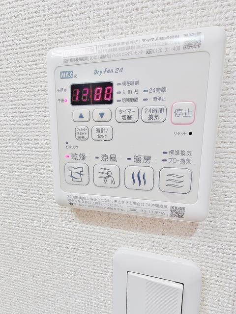 ����8