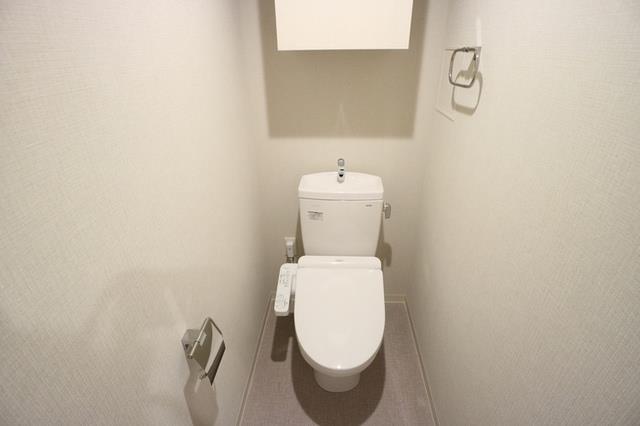 ����8