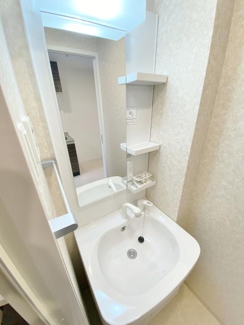 ����8