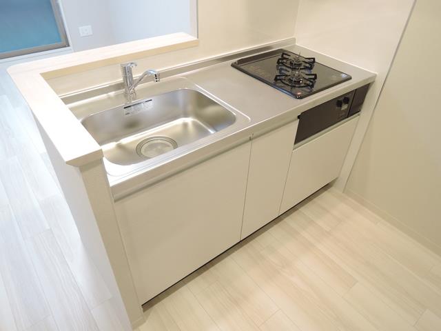 ����4