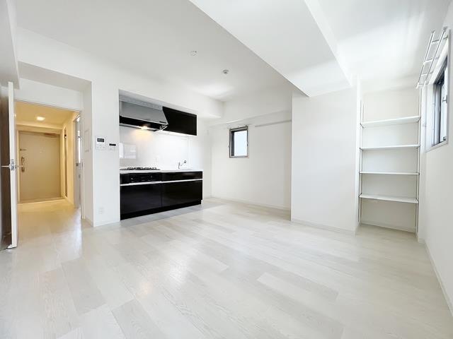 ����3