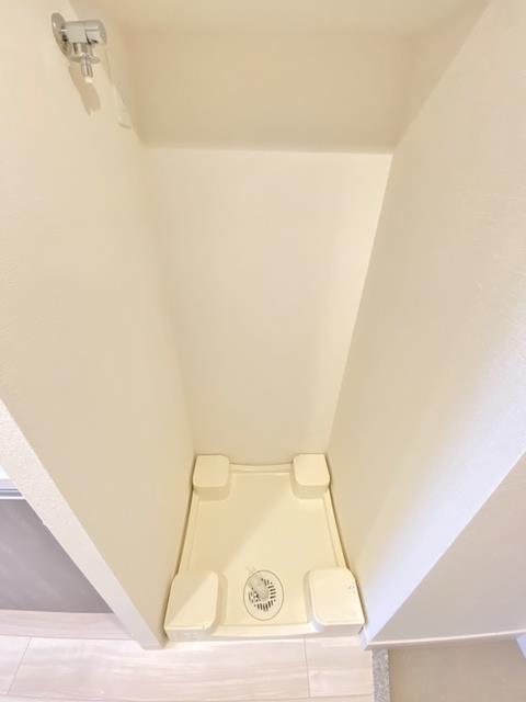 ����3