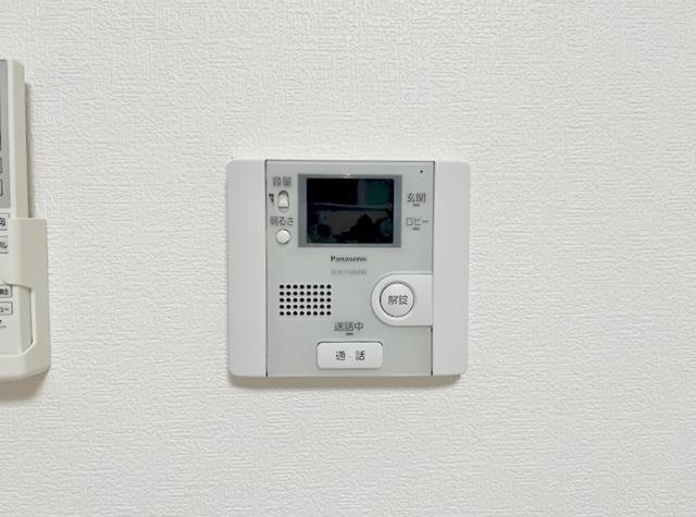 ����9
