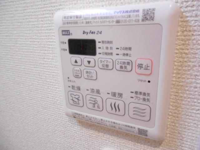 ����8