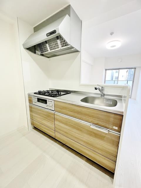 ����4