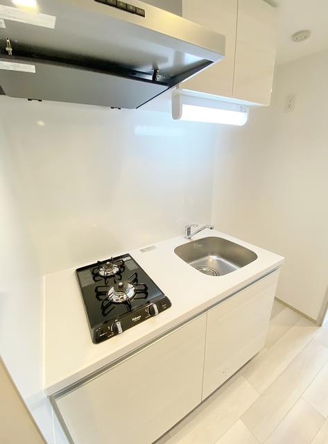 ����4