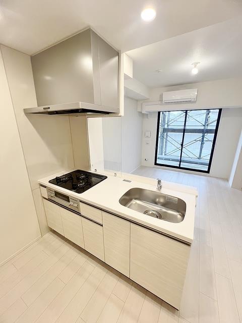 ����4