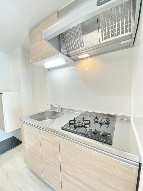 ����3