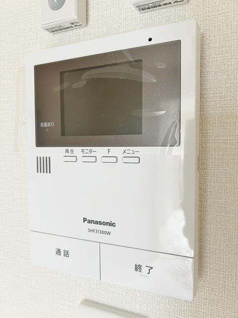 ����9