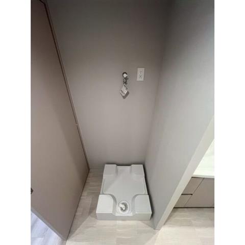 ����9