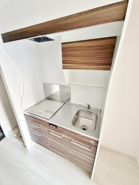 ����3