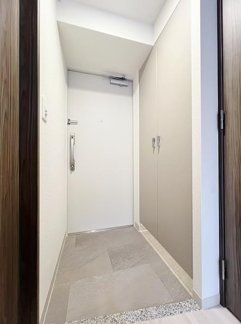 ����3