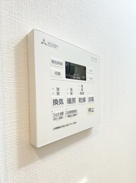 ����8