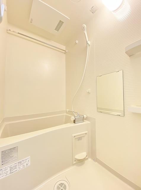 ����4
