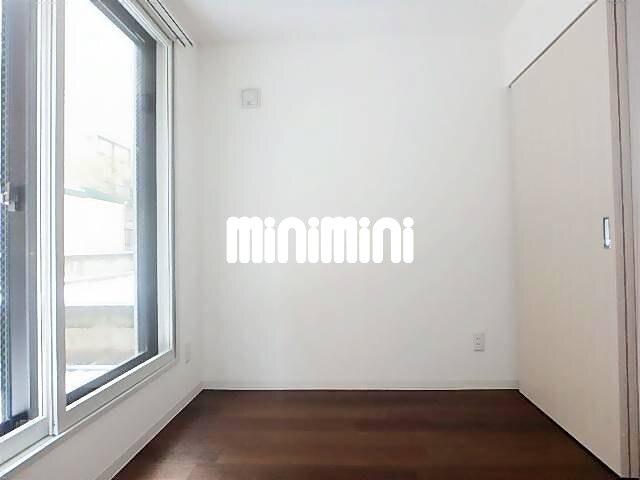 ����4