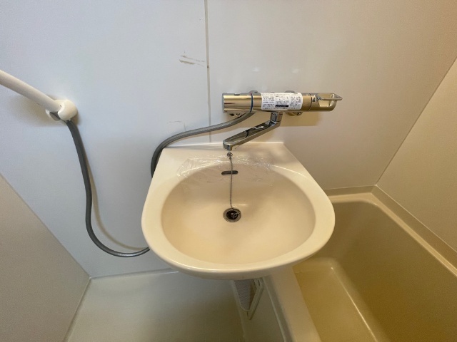 ����9
