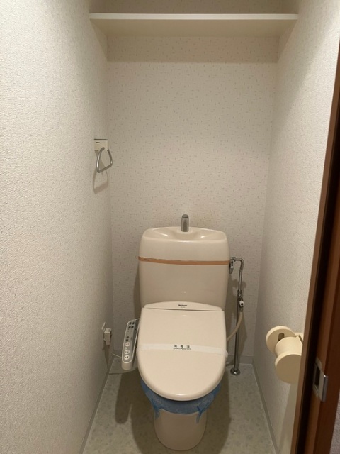 ����4