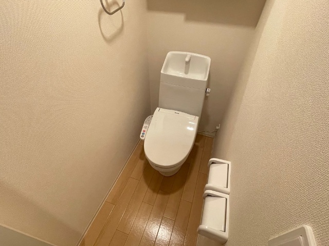 ����4