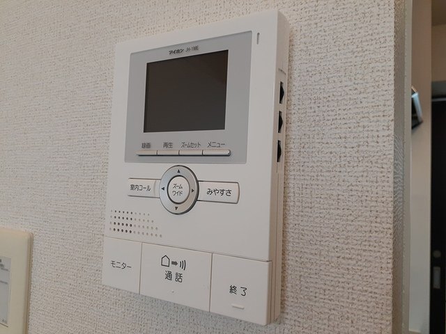 ����12