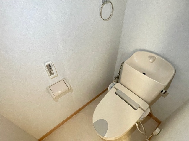 ����4