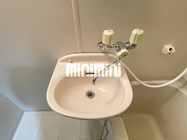 ����5