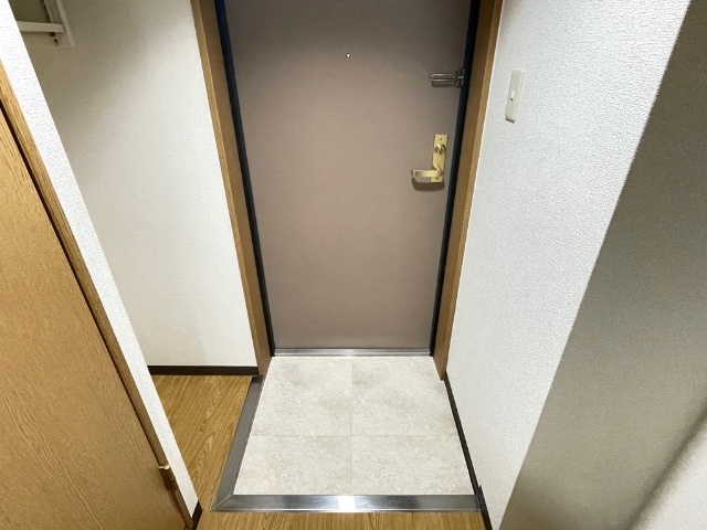 ����8