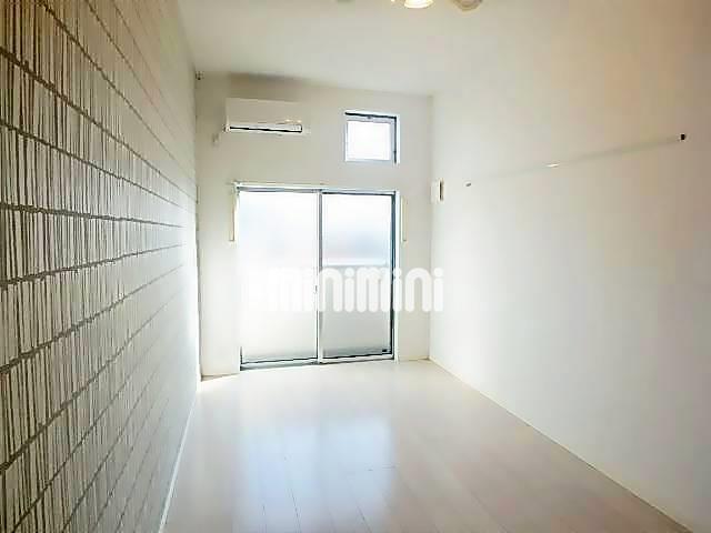 ����17