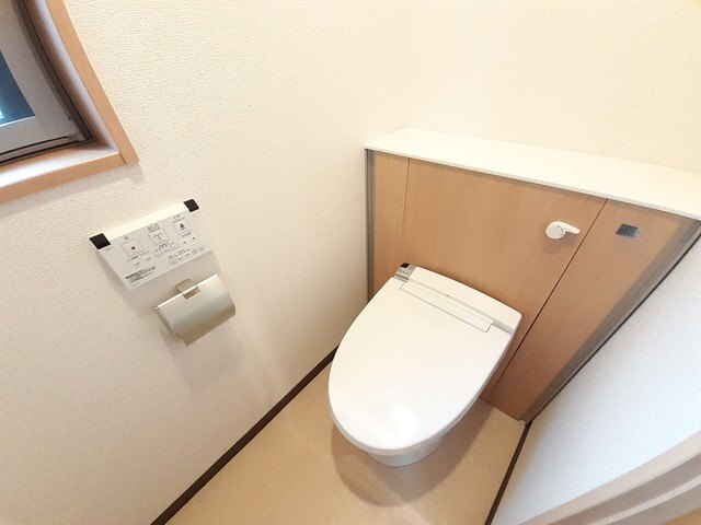 ����4