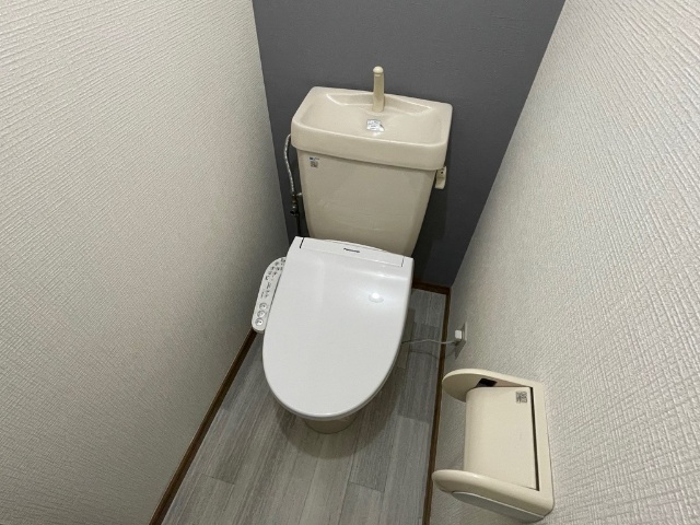 ����4