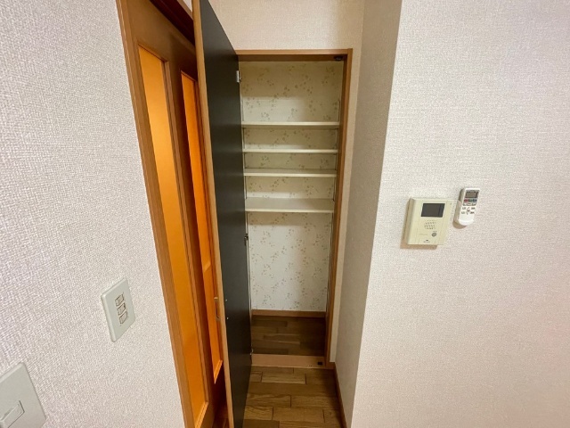 ����15
