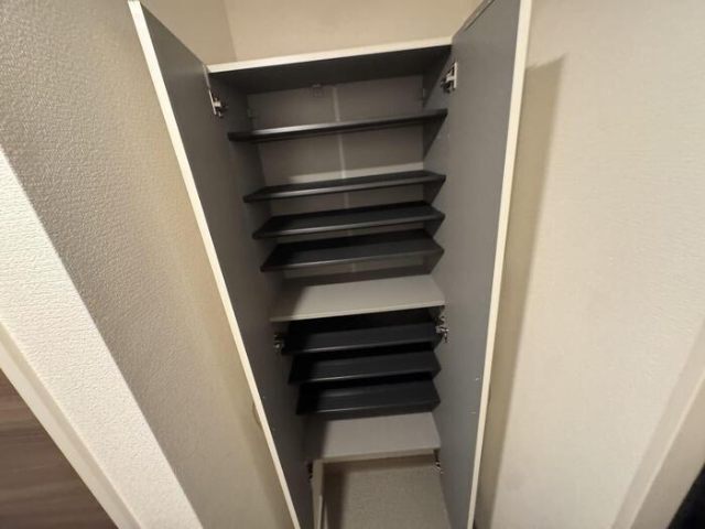 ����15