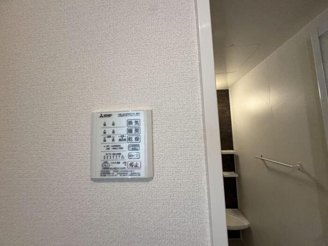 ����16