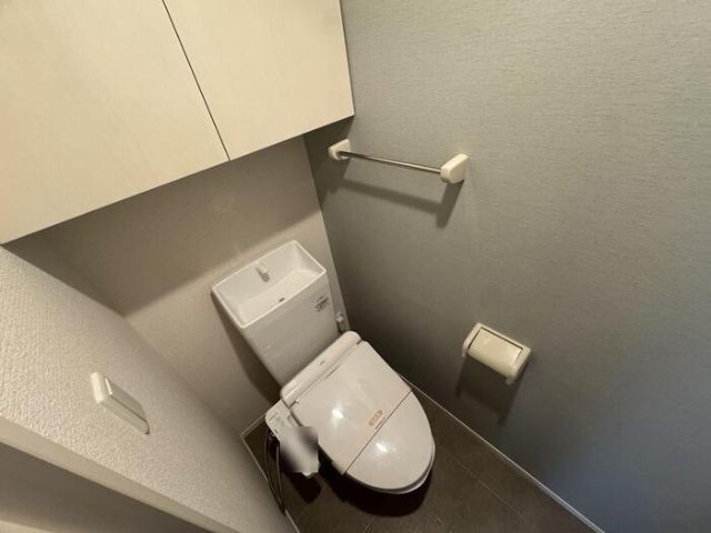 ����4