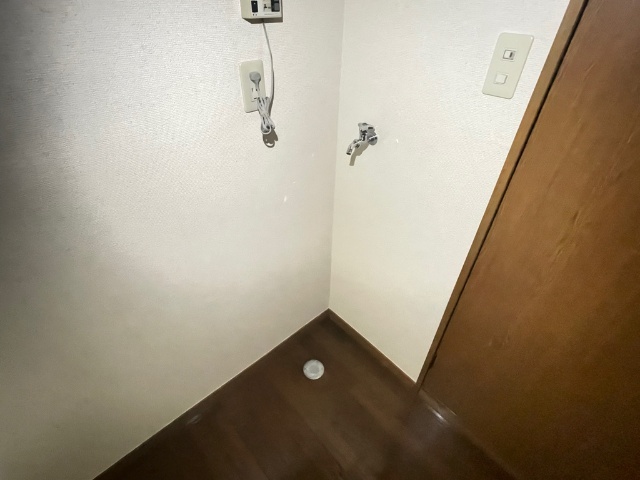 ����16