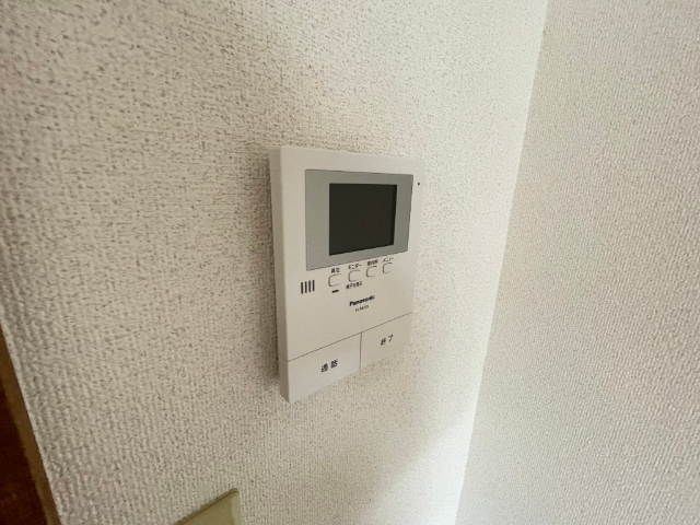 ����25