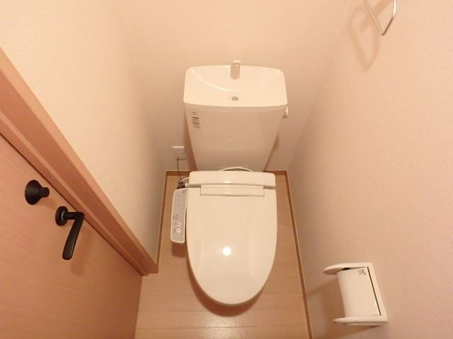 ����4