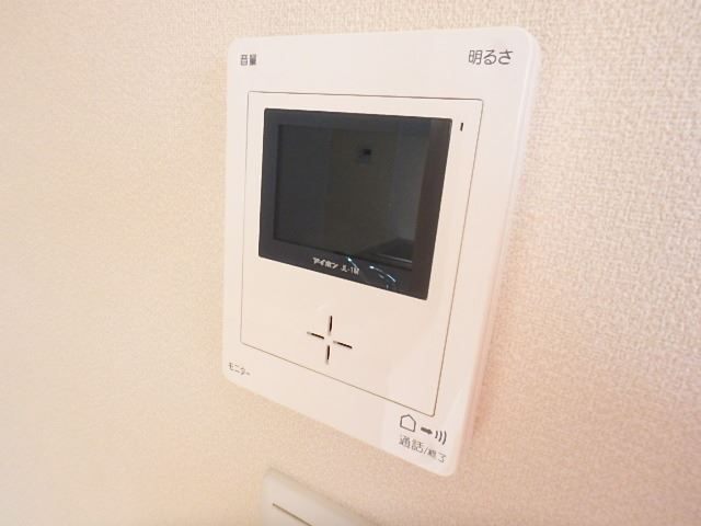 ����9
