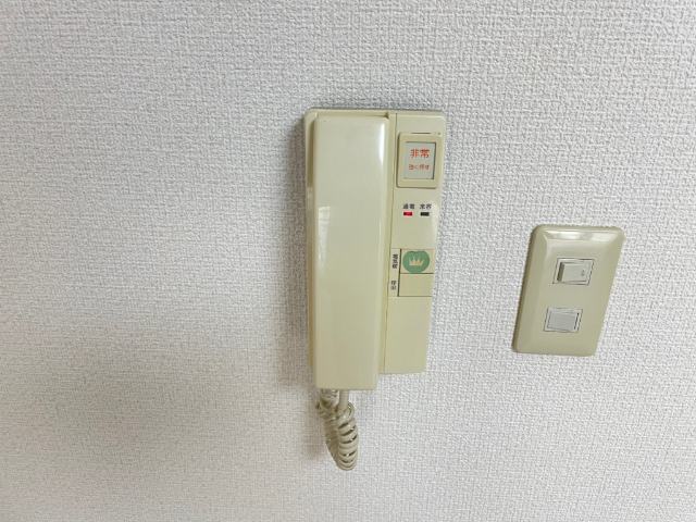 ����9