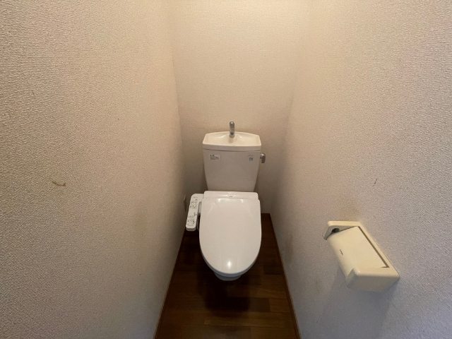 ����4