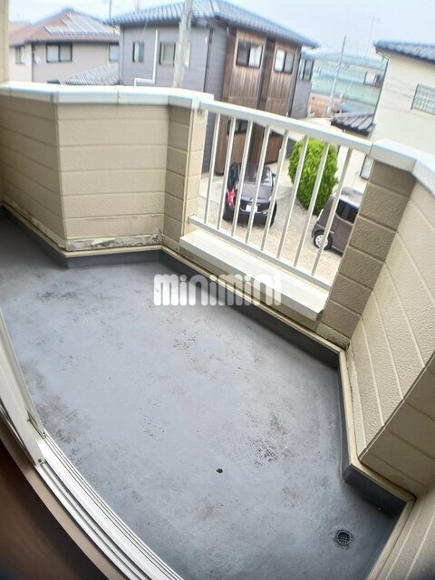����12