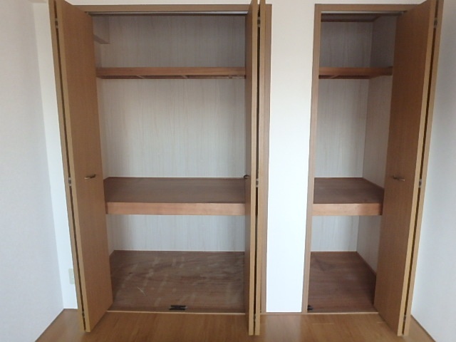 ����9