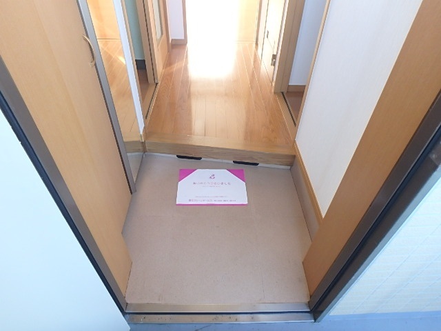 ����9