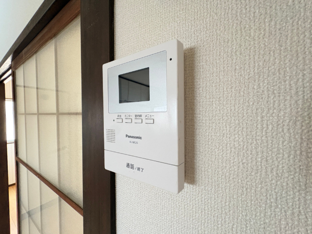 ����12