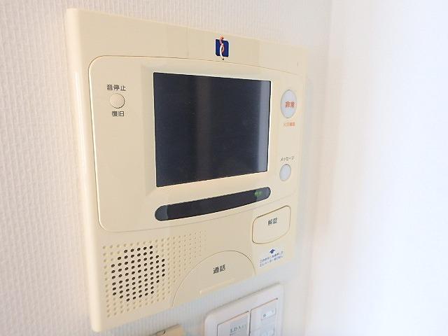 ����4