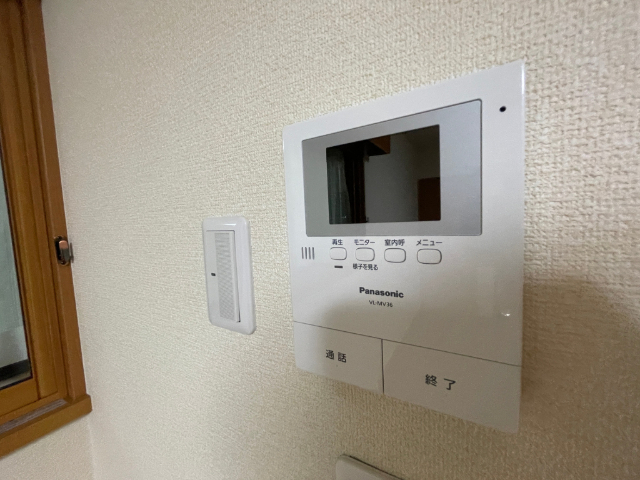 ����12