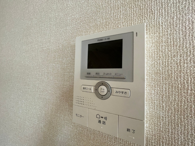 ����9